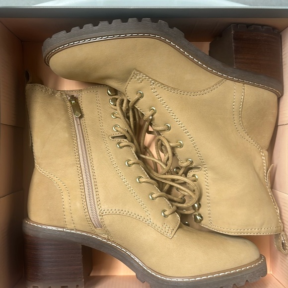Crown Vintage Yuliana Boot - Lace Up With Side Zipper - Size 9 - New - Picture 1 of 4